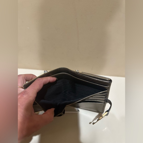 Gucci Jackie Metallic Gold Bifold Wallet - Picture 4 of 9